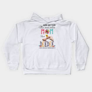Vintage God Gifted Me Two Titles Mom And Deedee Wildflower Hands Sunflower Happy Mothers Day Kids Hoodie